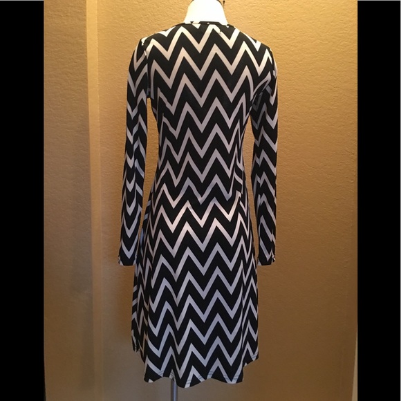 Reborn-Chevron Black Off-White A-Line Dress - Picture 3 of 6